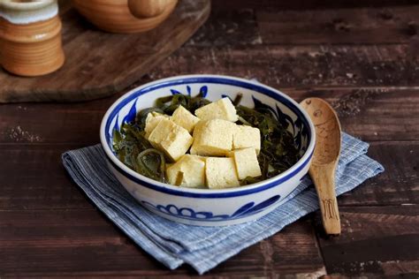  ¿Preparado para sumergirte en un mar de sabores con el Tofu Estofado de Chizhou? ¡Un manjar aromático que fusiona la suavidad del tofu con la intensidad de especias ancestrales!