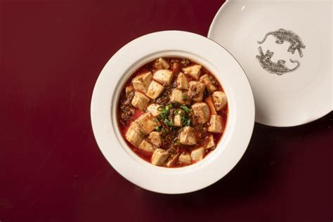  ¡Spicy Mapo Tofu: Una explosión de sabores umami que te dejará pidiendo más!